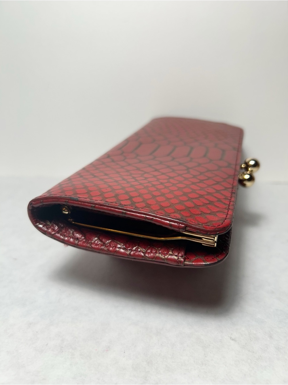 HOBO International Red Snake/Croc Embossed Gold Hinged Metal Frame Clutch VTG - Picture 3 of 10